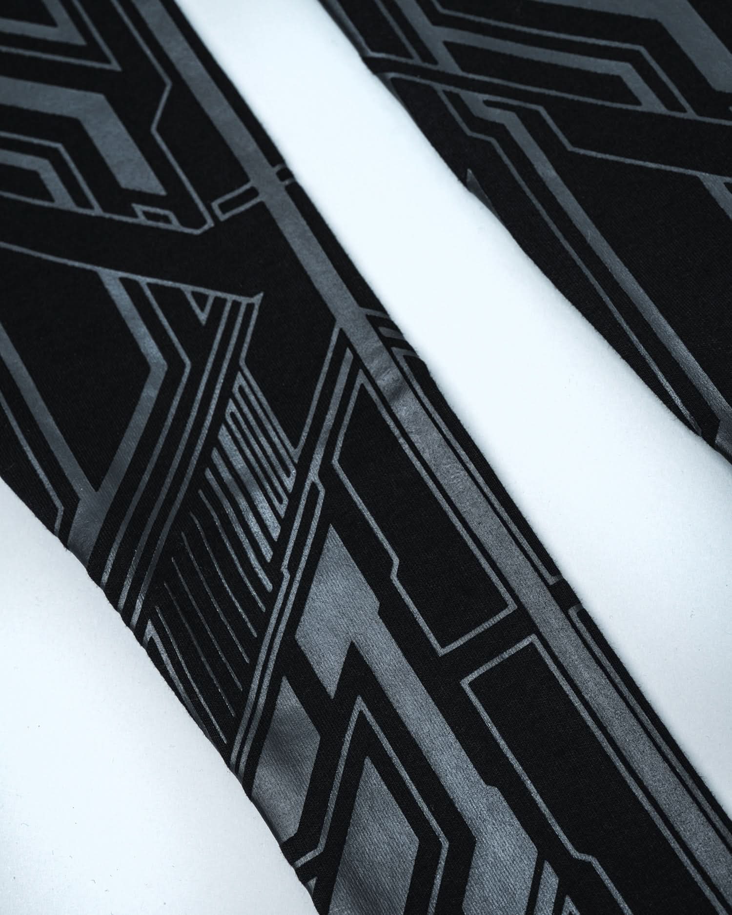 BLACK V3 ZYPHR SLEEVES