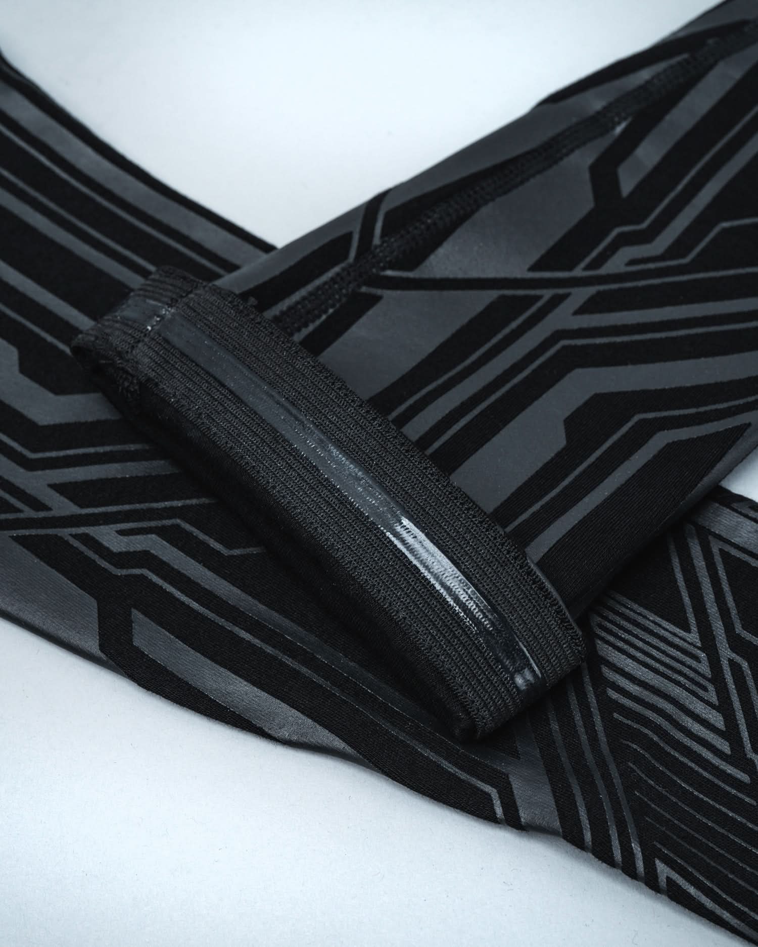 BLACK V3 ZYPHR SLEEVES