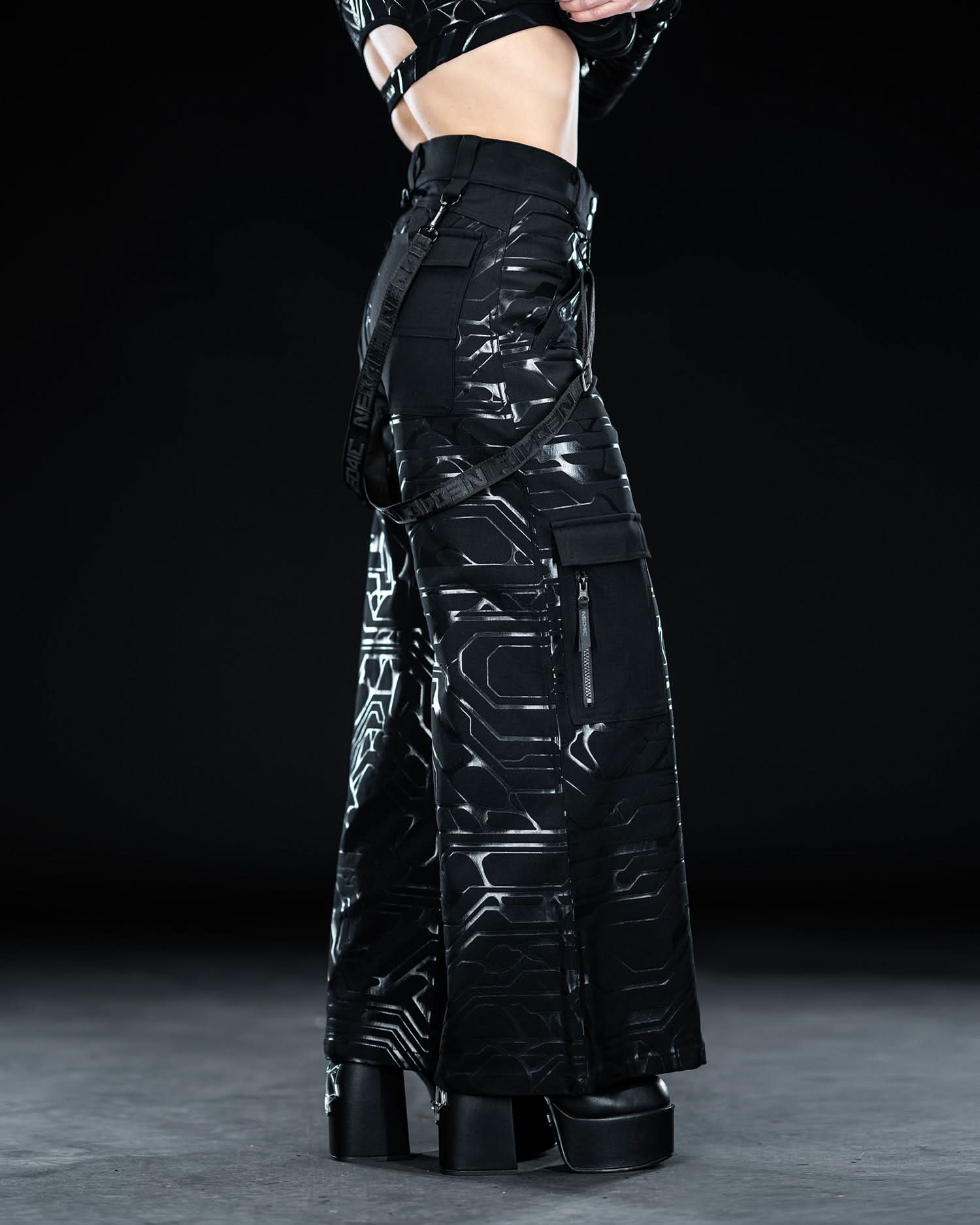EVE4 parachute pants