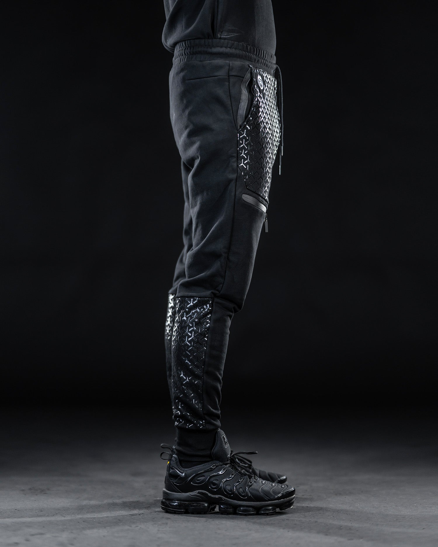NEOV4 - Black Joggers