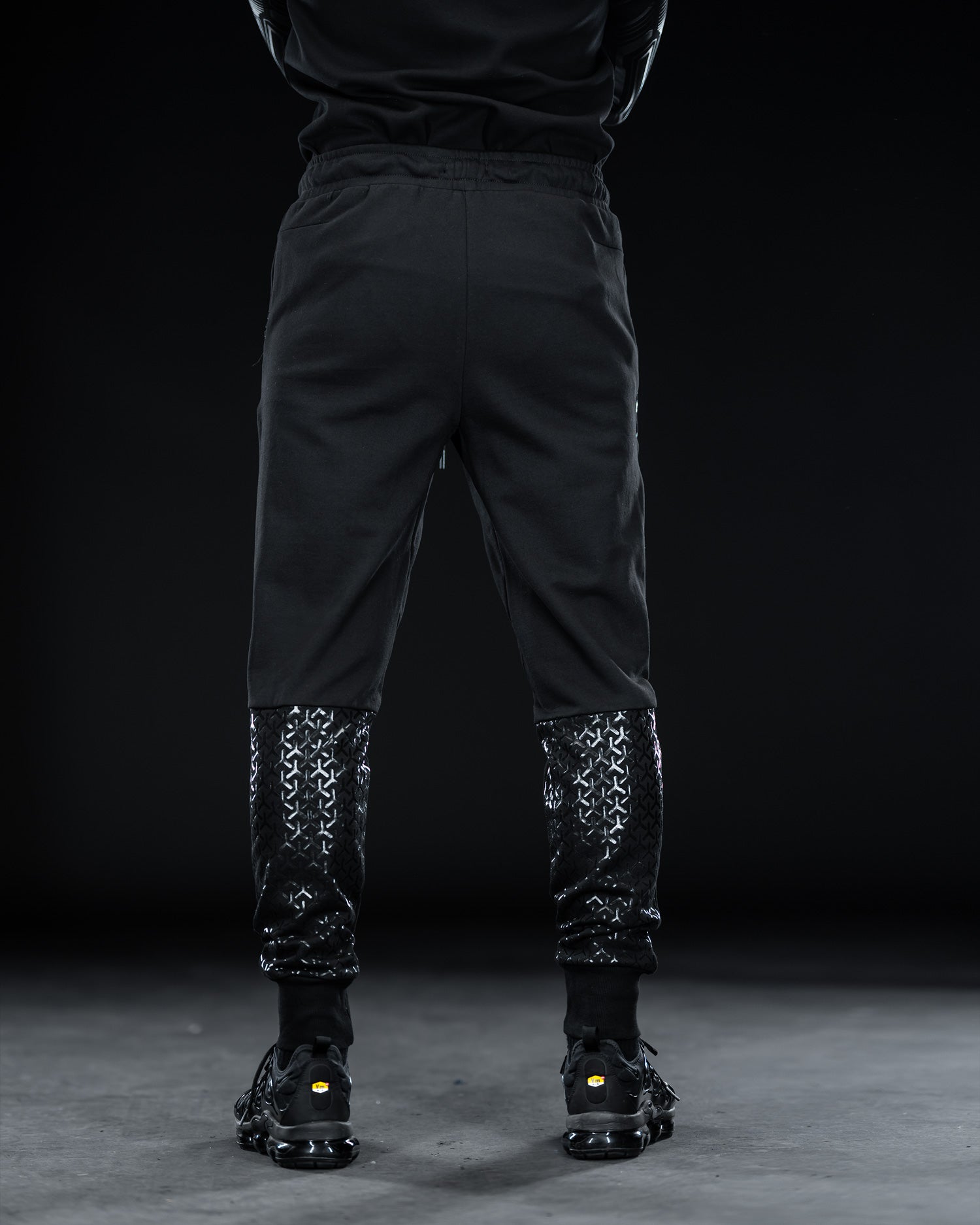 NEOV3 - Black Joggers