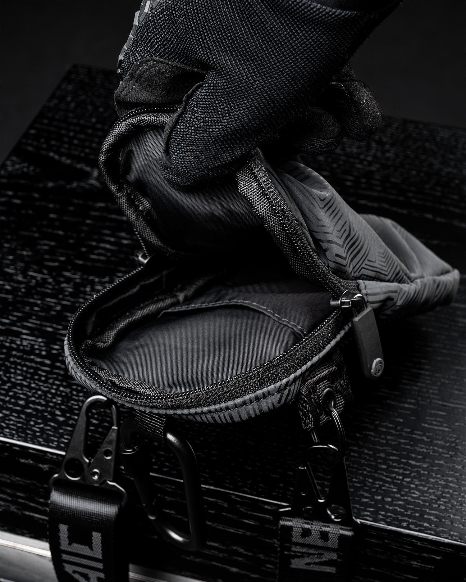PRYSM PHONE BAG