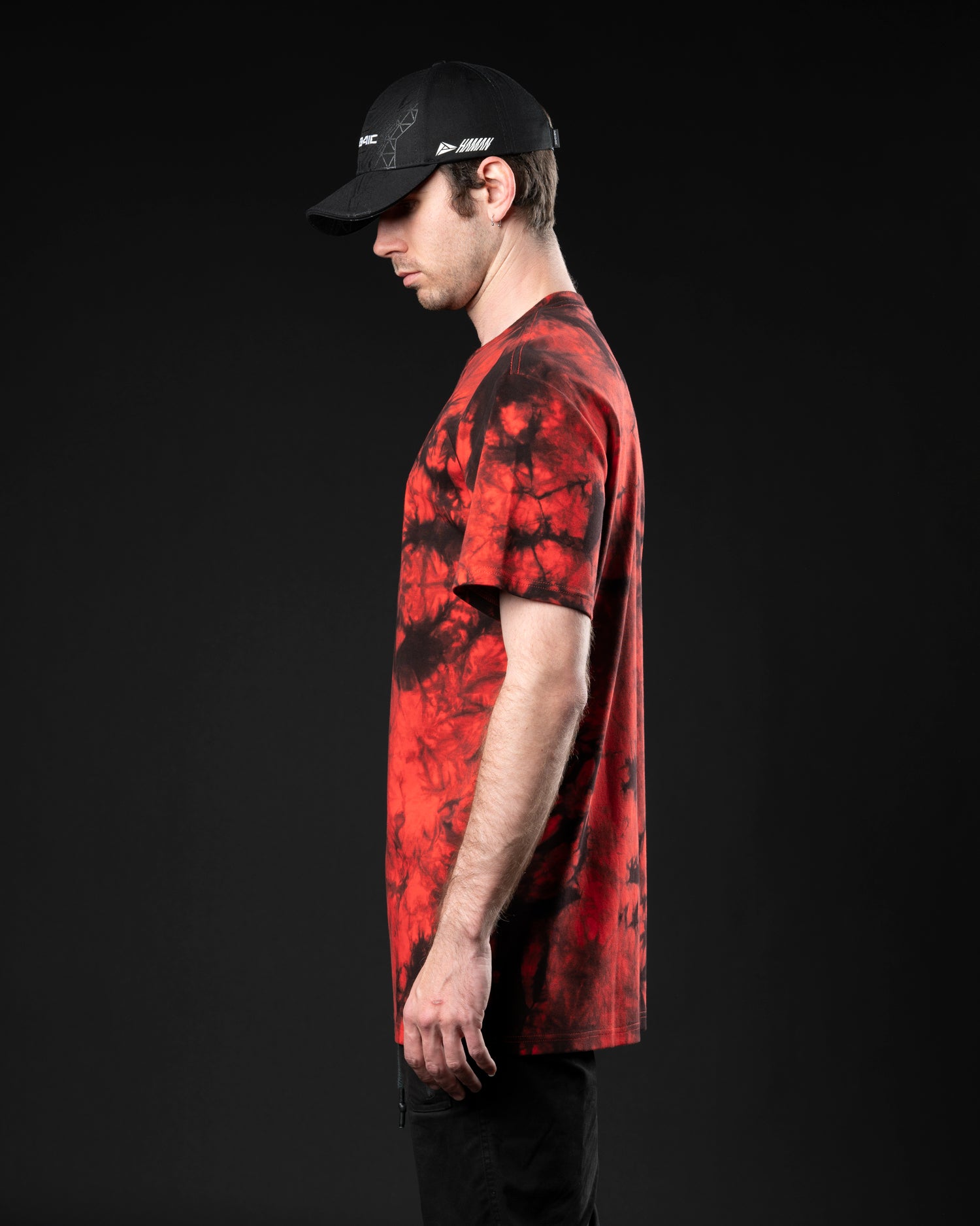 ORGANIC COTTON extended neck reverse tie dye black/red T-shirt — REALM